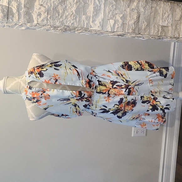 Dex Halter Floral dress with open back & ruffle bottom - Picture 3 of 8